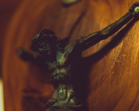 sculpture en bois de Jésus-Christ