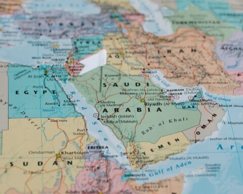 white flag marked near the saudi arabia
