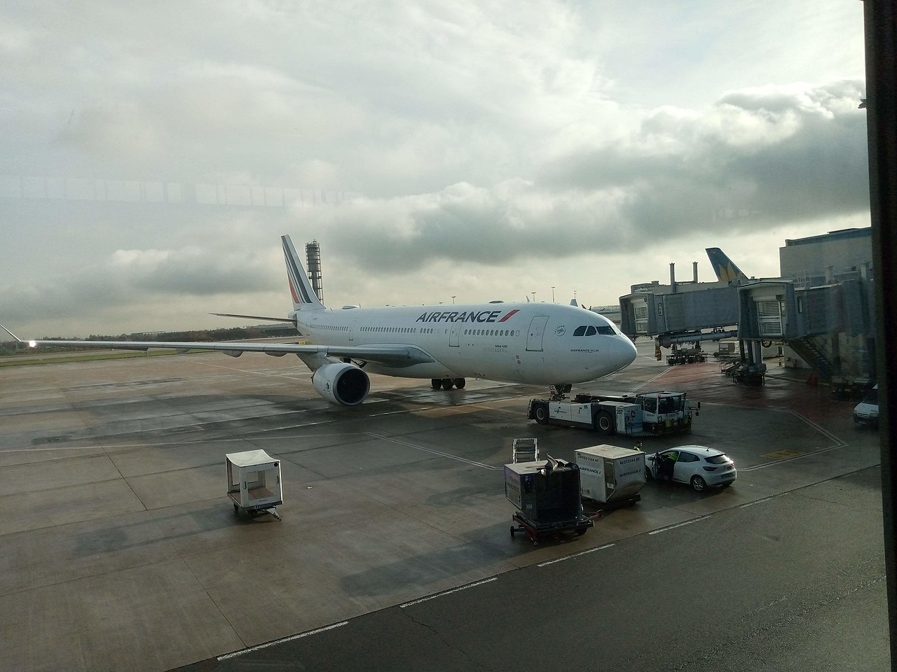 Vue intérieure du terminal 2E de l'aéroport Paris-Charles de Gaulle