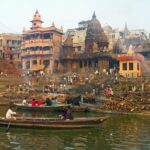 Bûcher funéraire au ghat de Manikarnika, Varanasi, Inde