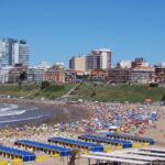 Plage de Mar del Plata, Argentine, ville où le pasteur Hurtado a fondé sa secte évangélique