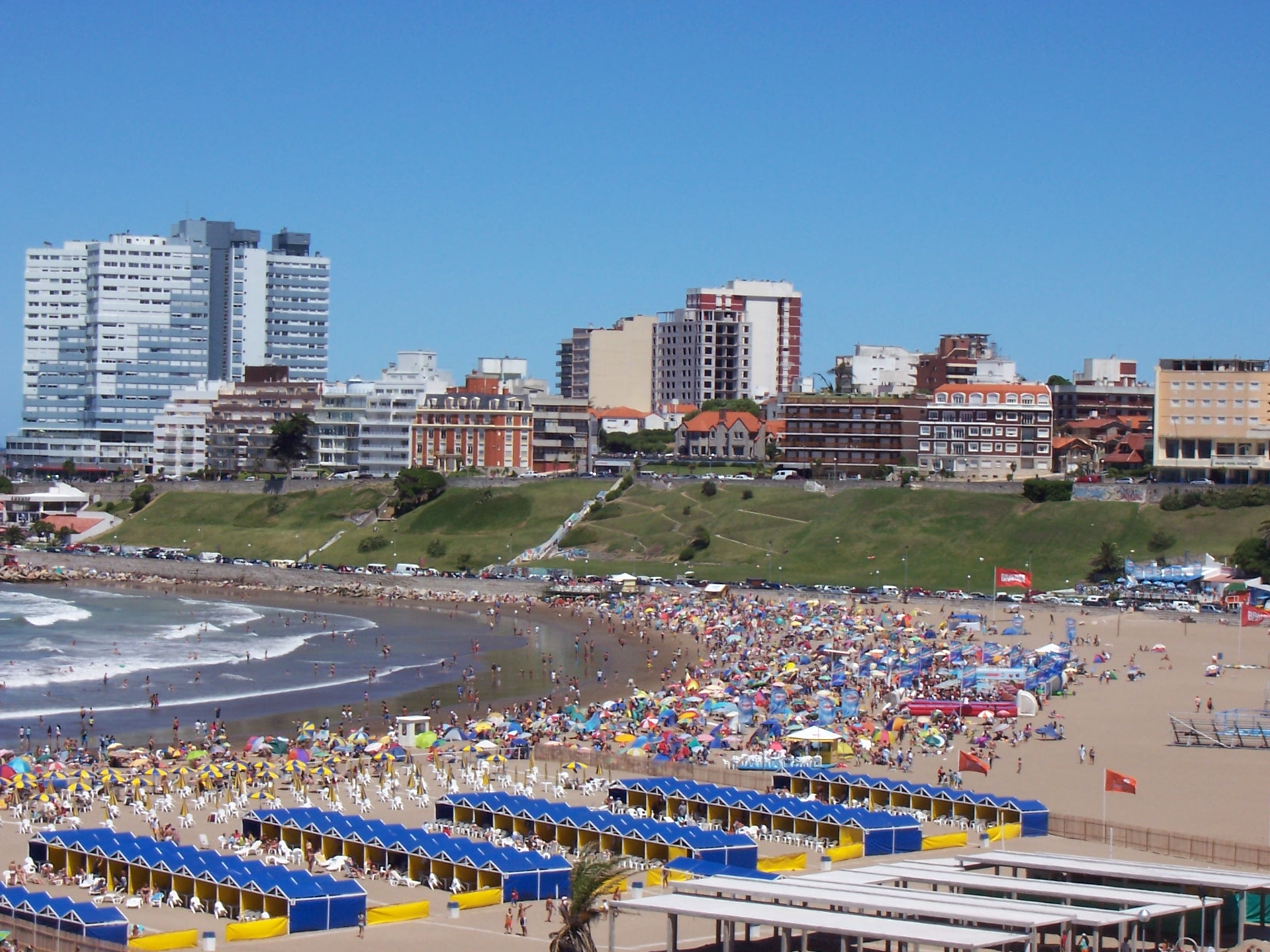 Plage de Mar del Plata, Argentine, ville où le pasteur Hurtado a fondé sa secte évangélique