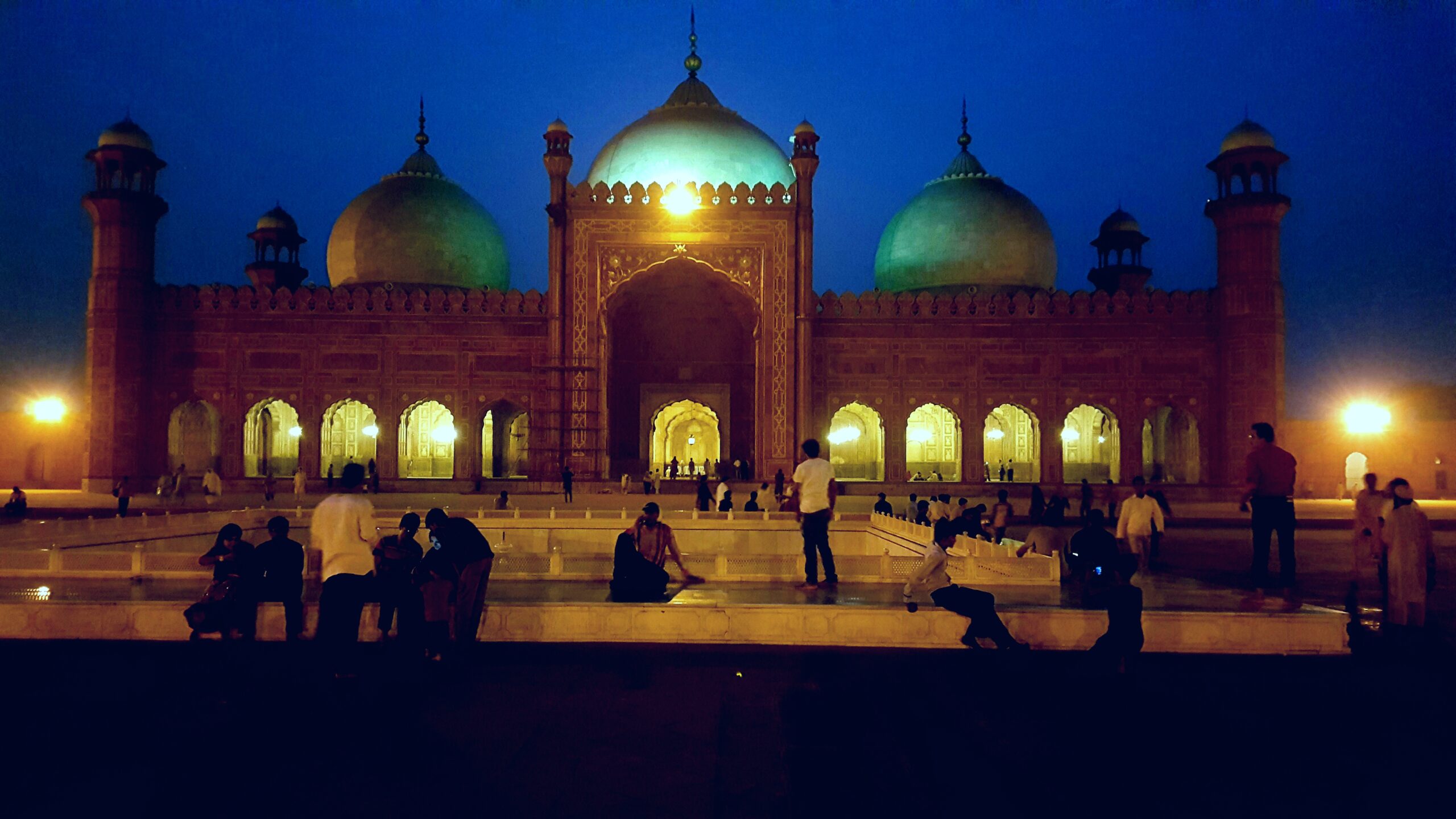 Badshahi Mosque in Lahore, Pakistan, at night