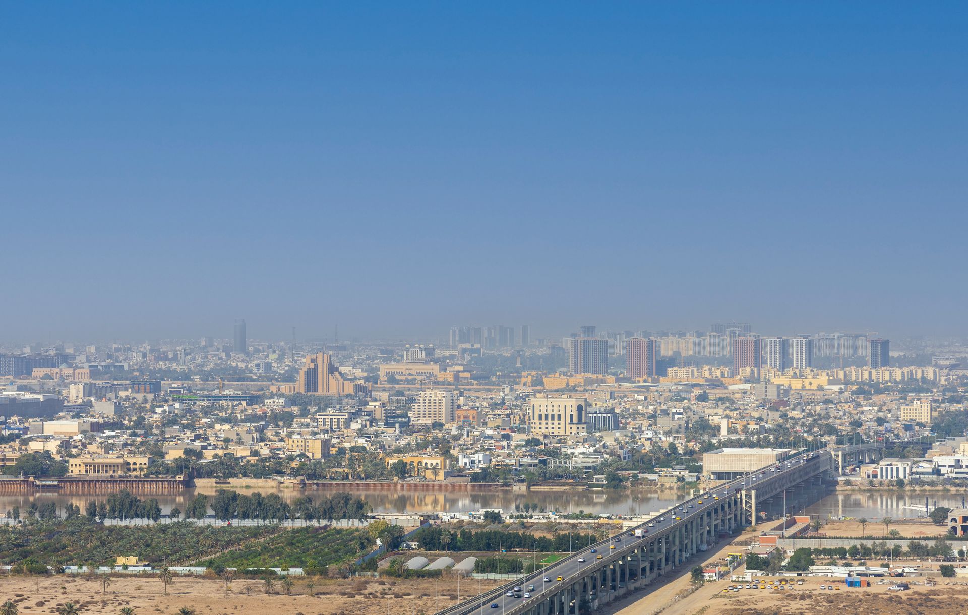 Vue aérienne de Bagdad et du fleuve Tigre, Irak