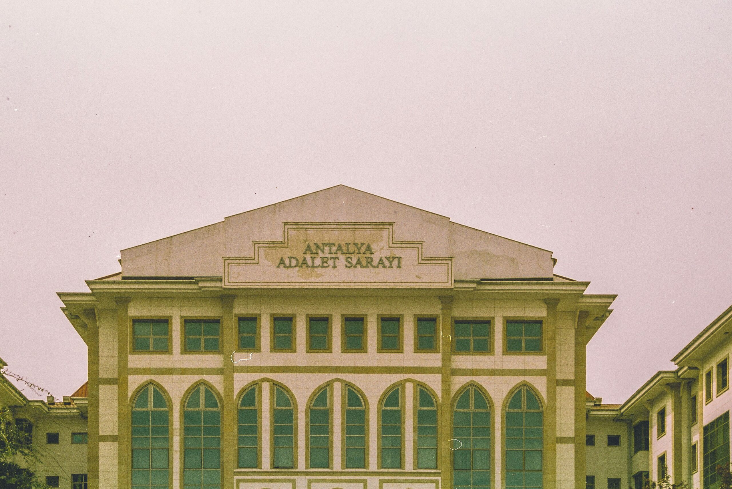 Façade du palais de justice d'Antalya, en Turquie, illustration